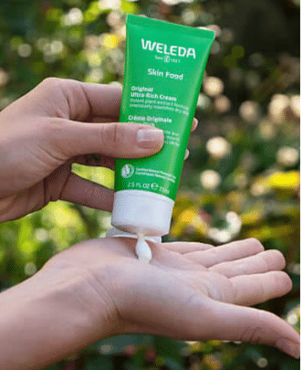 Travel accessories: Weleda skin food cream